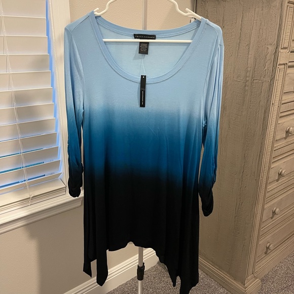 NWT Gorgeous Gradient Flowy Soft asymmetrical Top - Picture 1 of 3